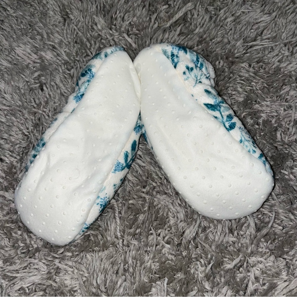 Slip resistant sherpa slippers - Picture 4 of 4